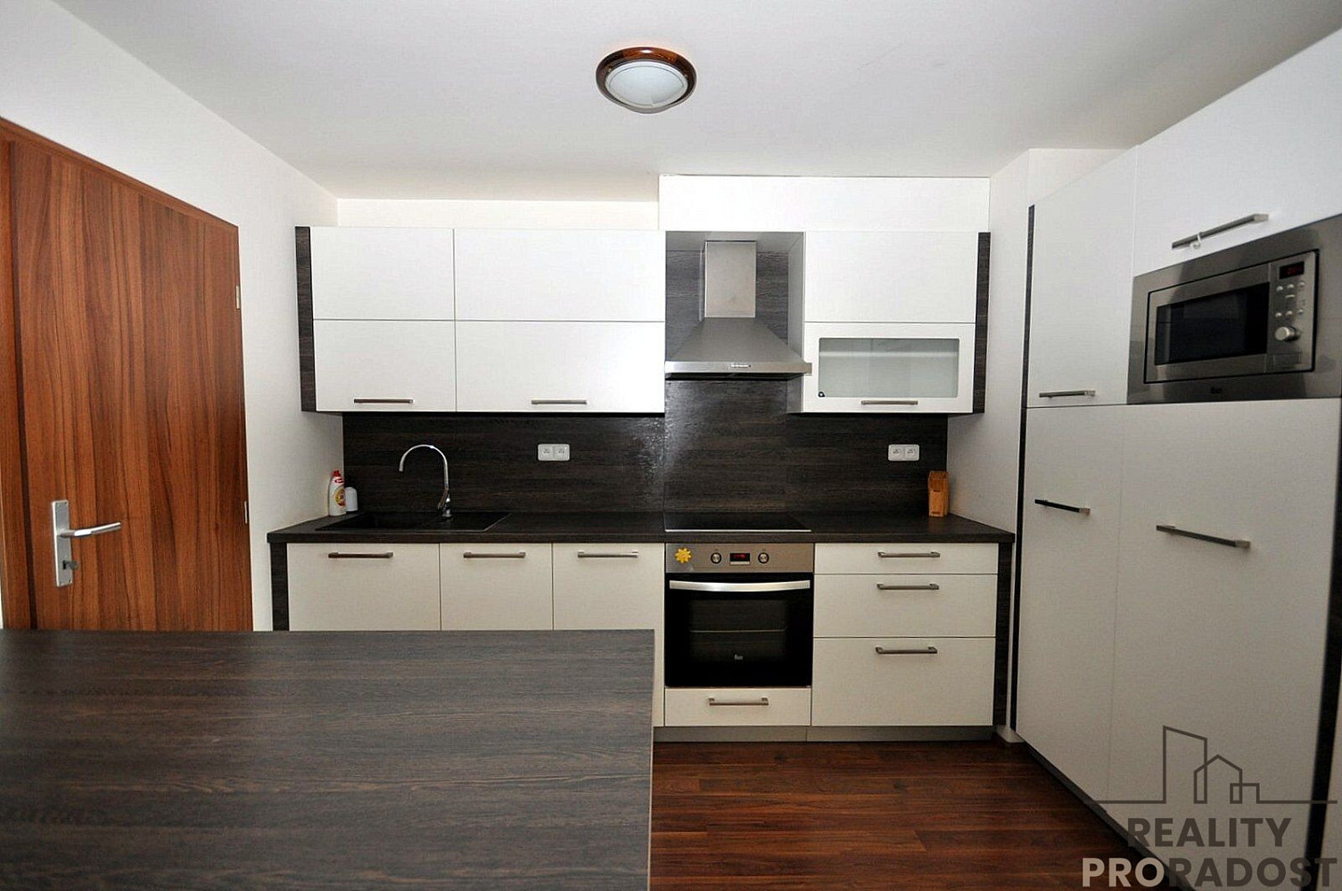Pronájem bytu 1+kk 51 m² – fotografie 2
