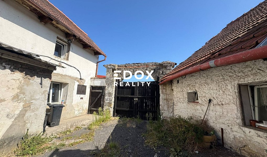 Prodej domu 200 m² s pozemkem 385 m², Bezno – náhled fotky 2