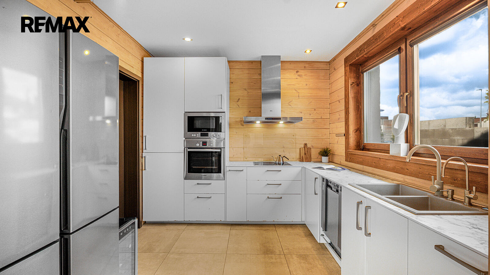 Prodej domu 226 m² s pozemkem 793 m² – fotografie 2