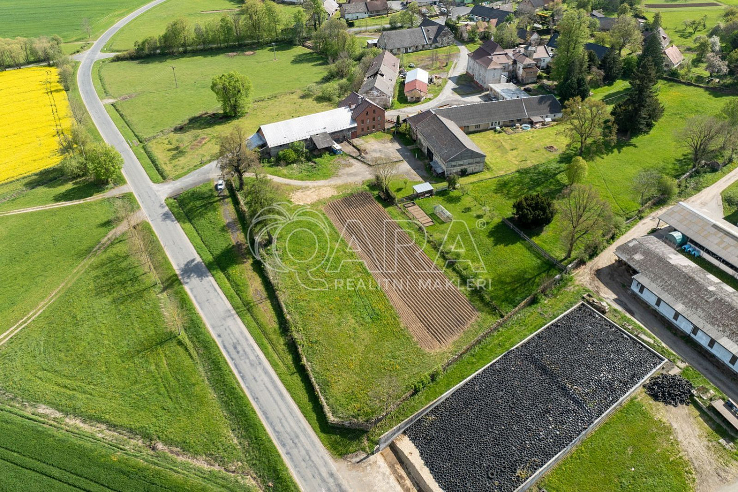 Prodej stavebního pozemku 2 415 m² – fotografie 2