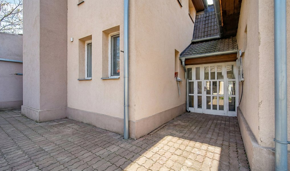 Prodej domu 328 m² s pozemkem 399 m², Hostomice – náhled fotky 36