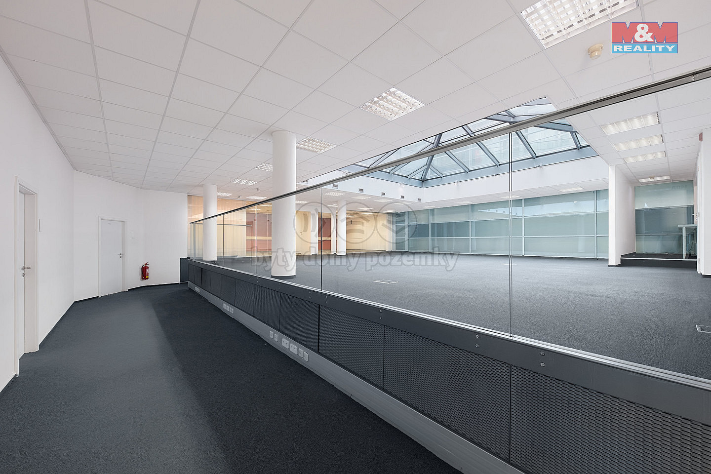 Pronájem kanceláře 300 m² — photo 4