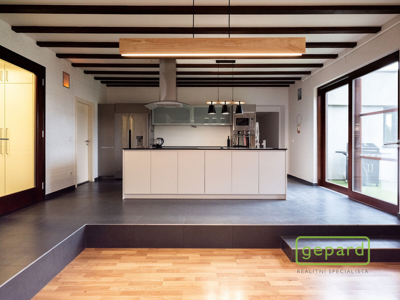 Prodej domu 260 m² s pozemkem 1 071 m² – fotografie 3