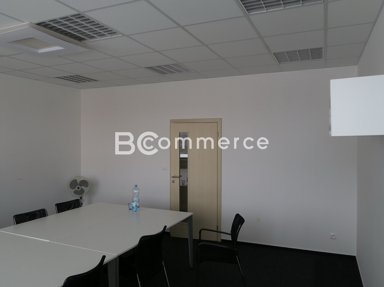 Pronájem kanceláře 28 m² — photo 2