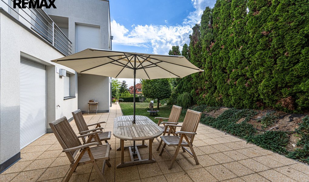 Pronájem domu 256 m² s pozemkem 222 m², Praha – náhled fotky 2