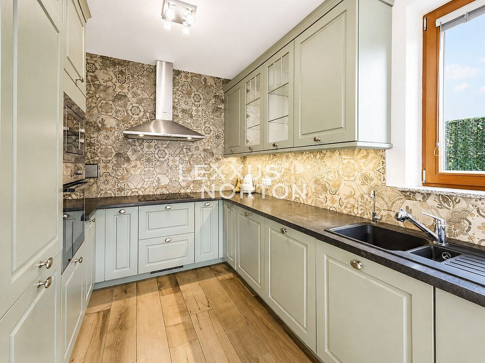 Pronájem domu 163 m² s pozemkem 450 m² — photo 2