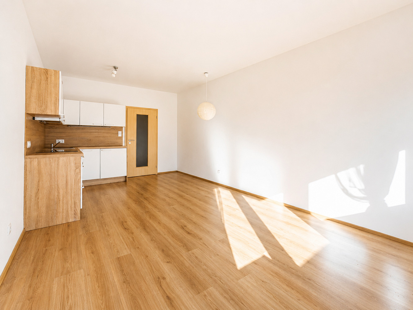 Pronájem bytu 1+kk 32 m² – pohled 2