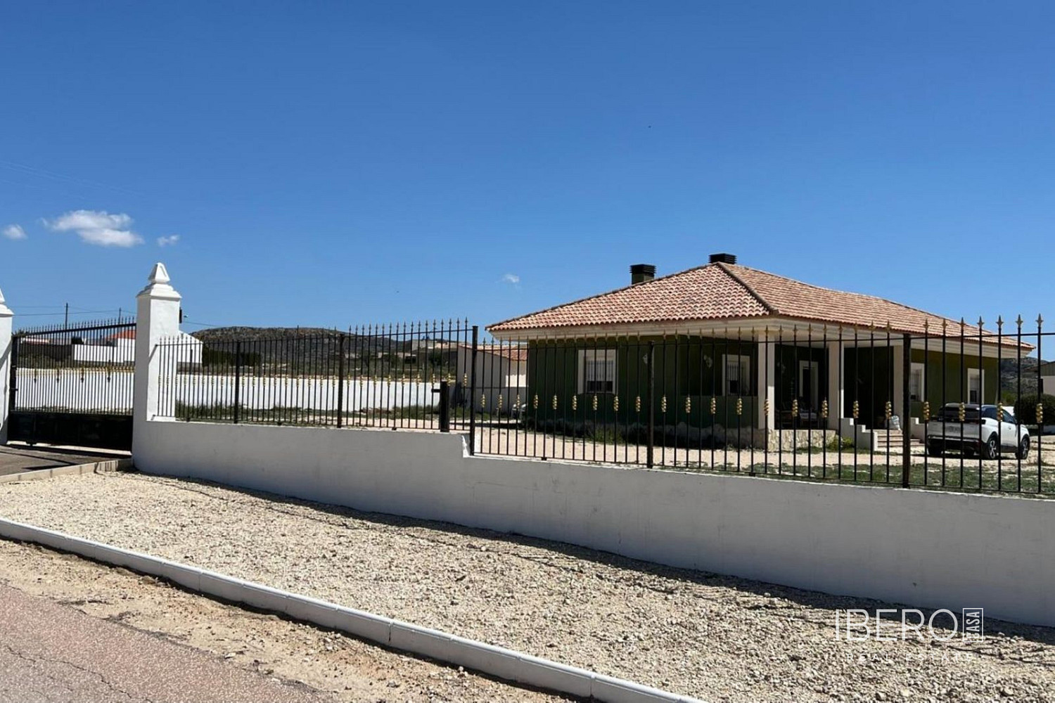 Prodej domu 437 m² s pozemkem 7 944 m²