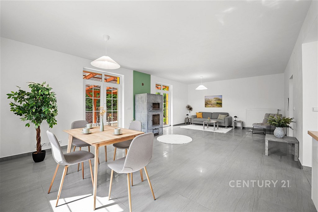 Prodej domu 252 m² s pozemkem 843 m² – pohled 3
