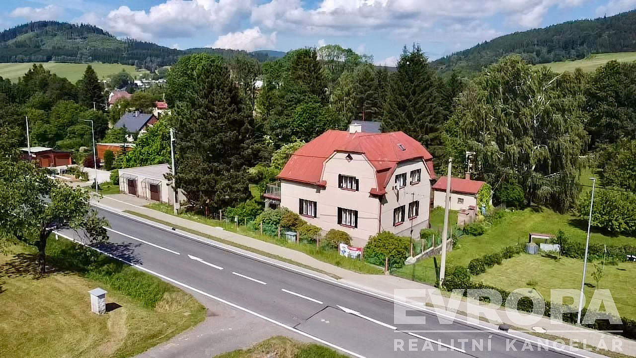 Prodej domu 230 m² s pozemkem 2 377 m²