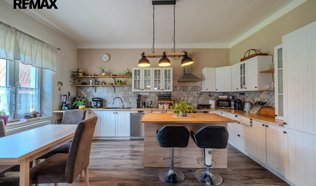 Prodej domu 260 m² s pozemkem 740 m², Tanvald – náhled fotky 2