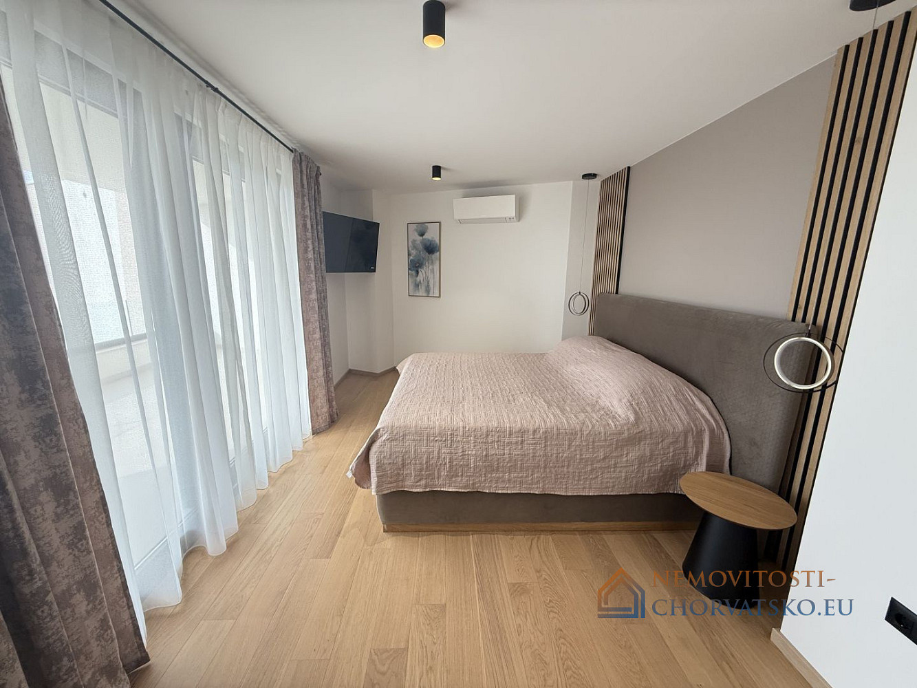 Prodej domu 214 m² s pozemkem 214 m² - Meer