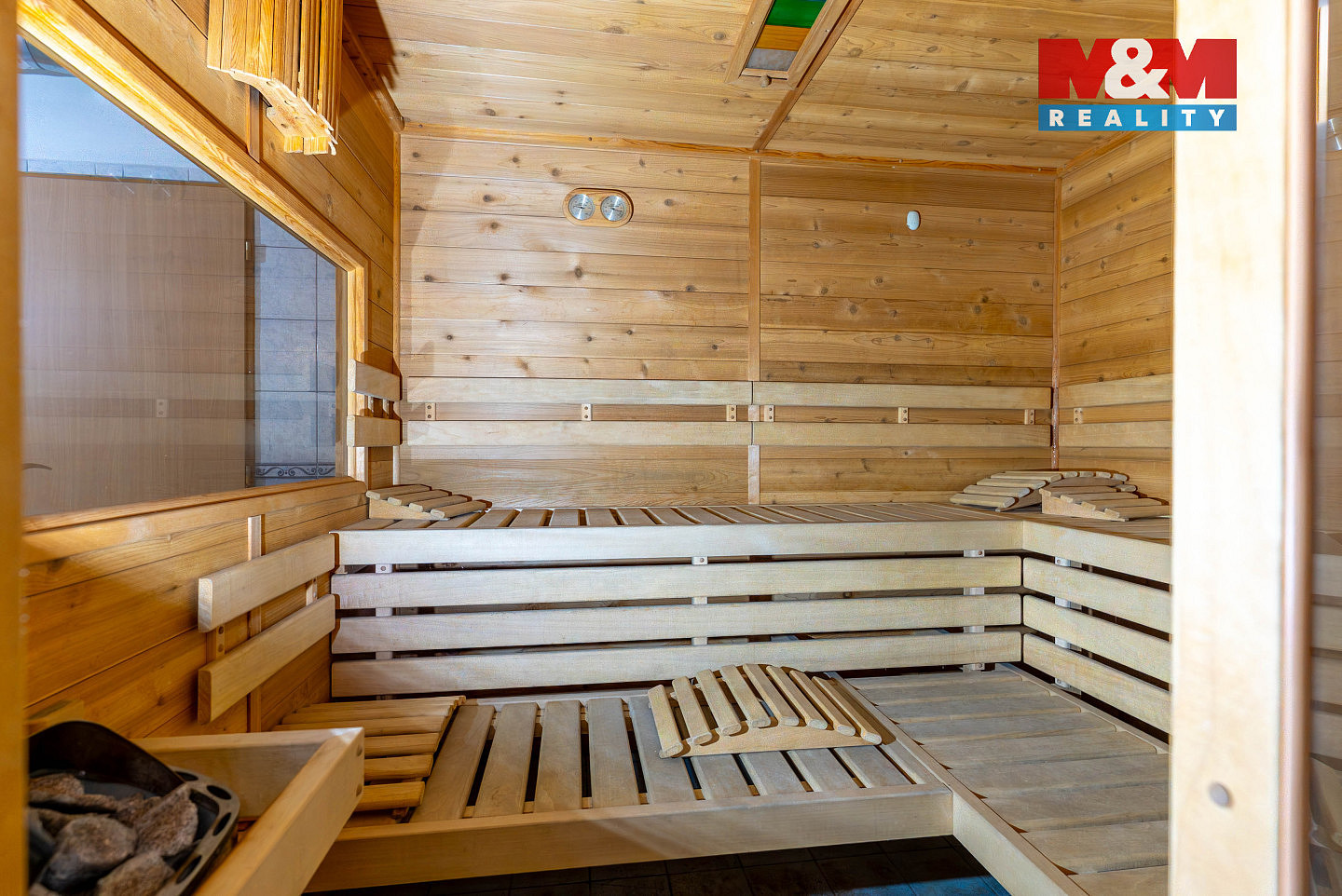 Prodej obchodních prostor 305 m² – fotografie 2