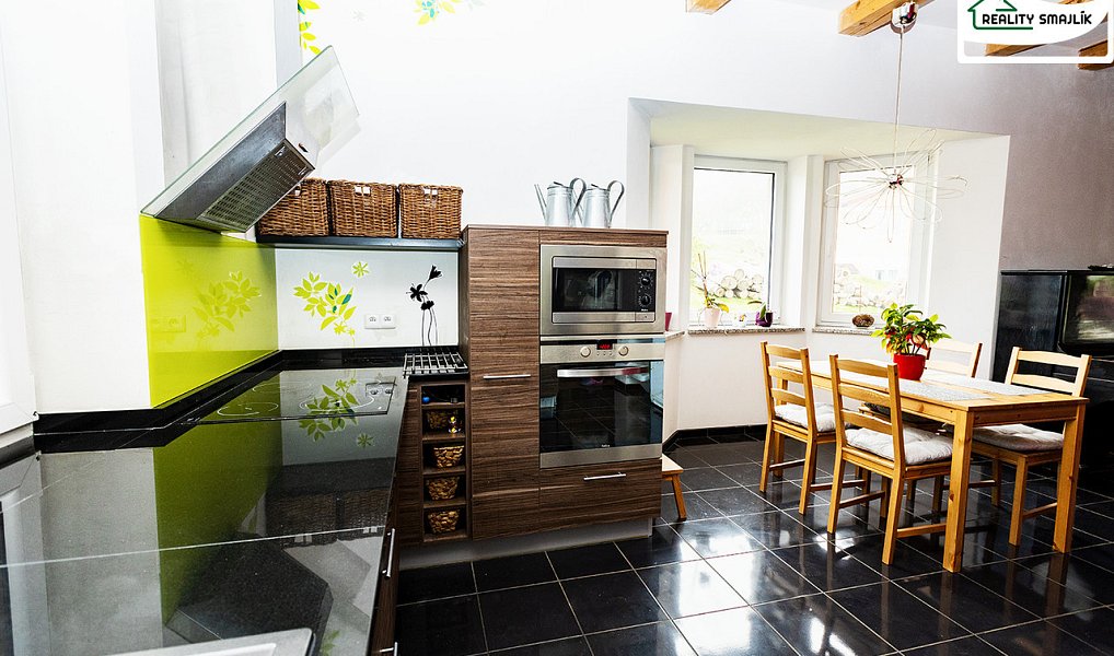 Prodej domu 250 m² s pozemkem 1 048 m², Pomezí nad Ohří – náhled fotky 2