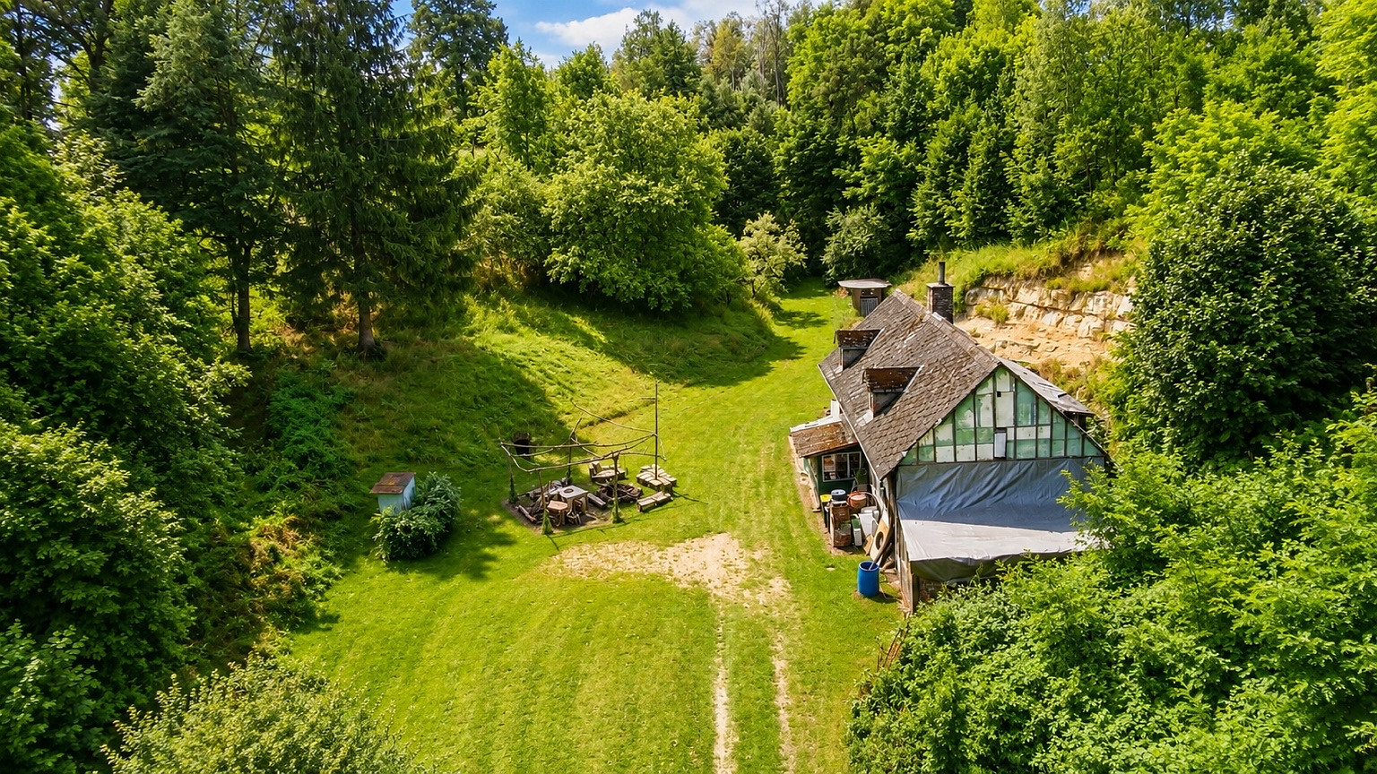 Prodej stavebního pozemku 2 235 m²