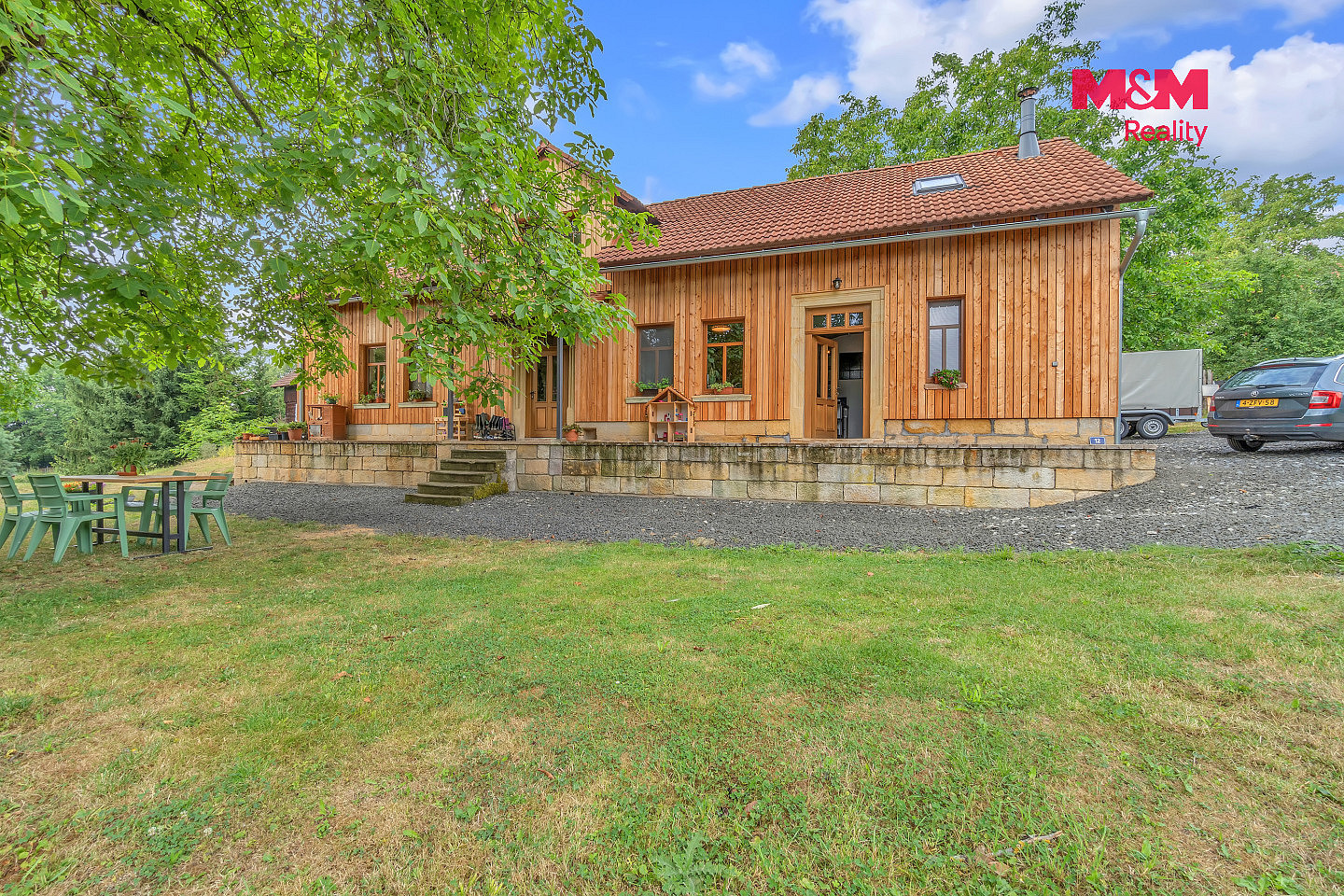 Prodej domu 180 m² s pozemkem 3 926 m²
