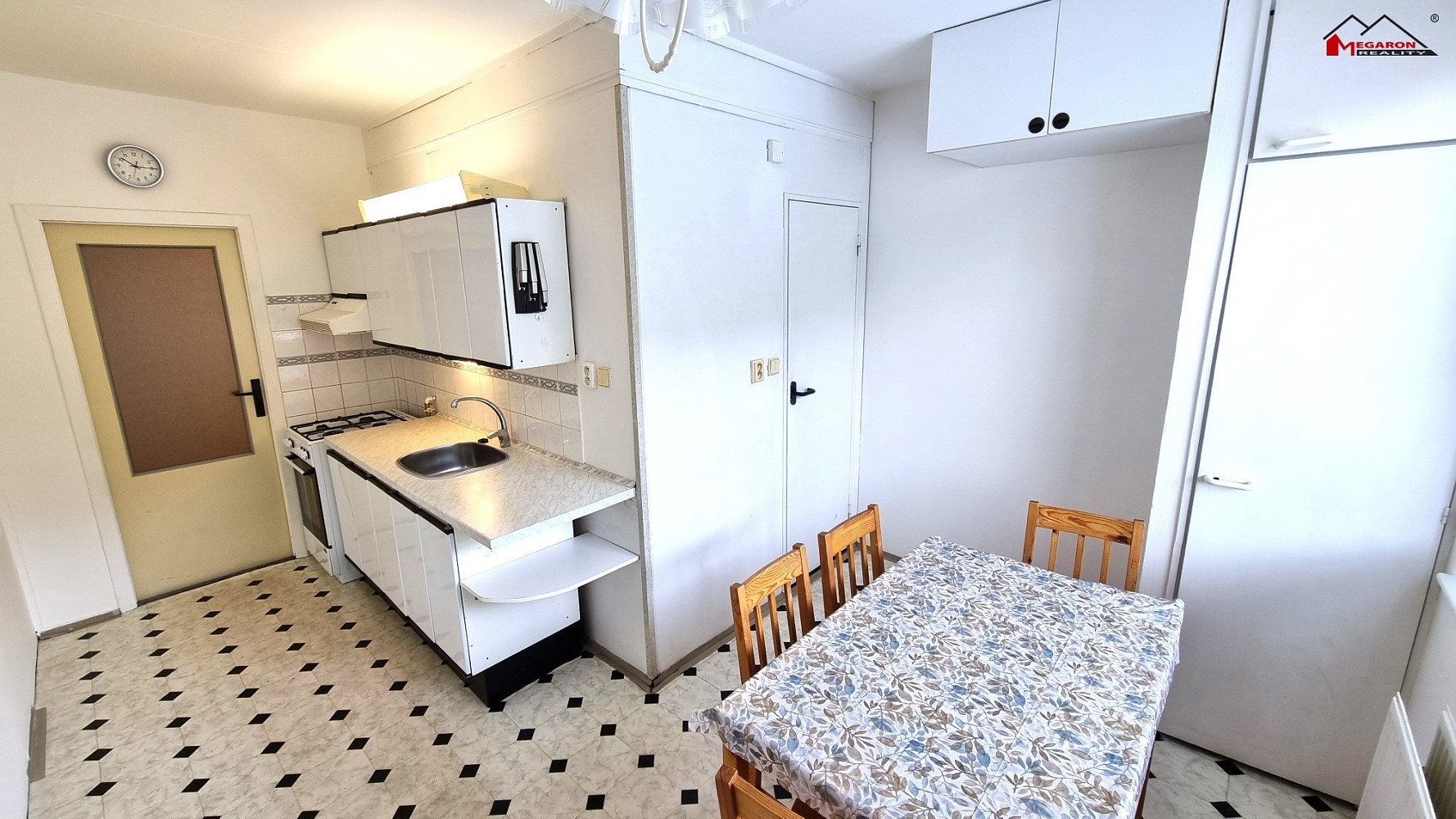 Pronájem bytu 2+1 61 m² – pohled 2