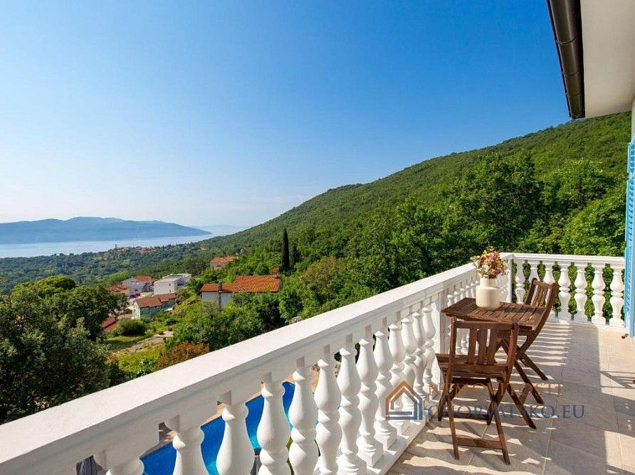 Prodej domu 300 m² s pozemkem 874 m² - Widok 5