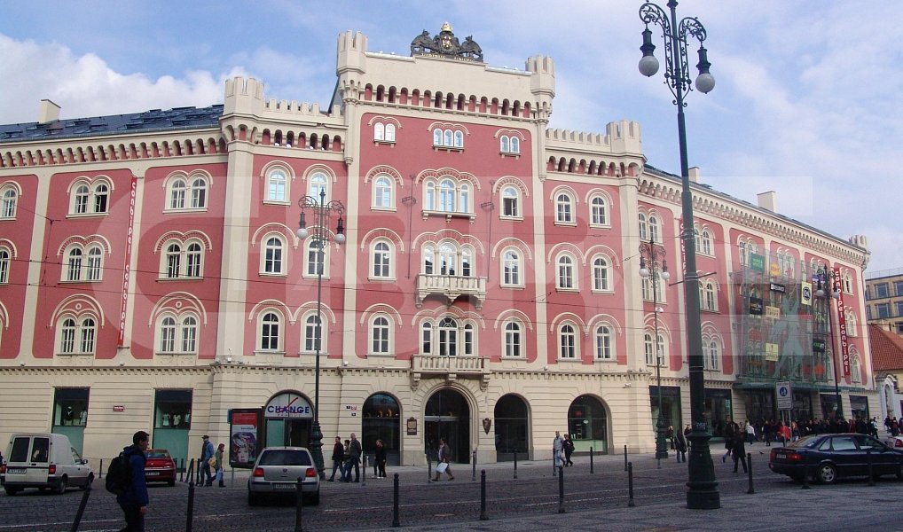 Pronájem kanceláře 697 m², Praha – fotka 1 z 15