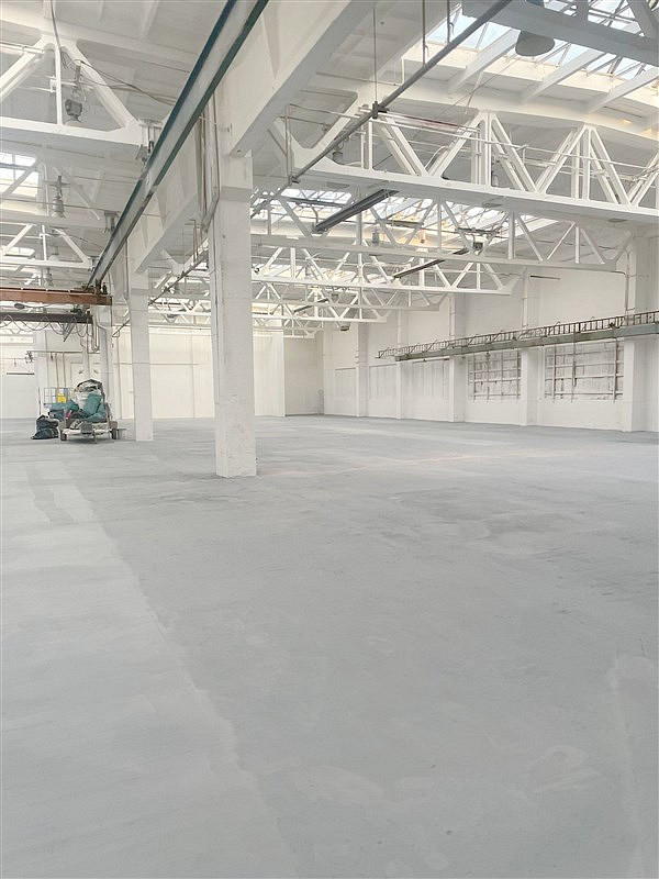 Pronájem výrobních prostor 3 600 m² — photo 2