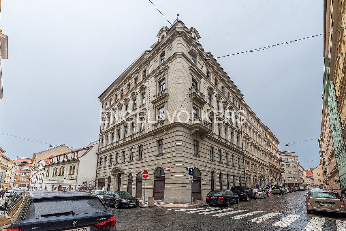 Garážové stání v automatickém zakladači v srdci města – fotografie 3