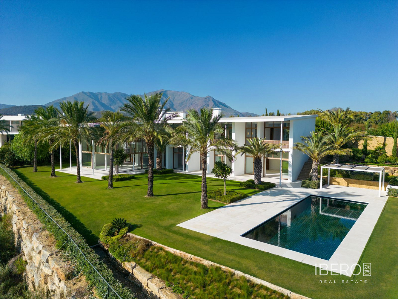 Prodej domu 795 m² s pozemkem 2 520 m²