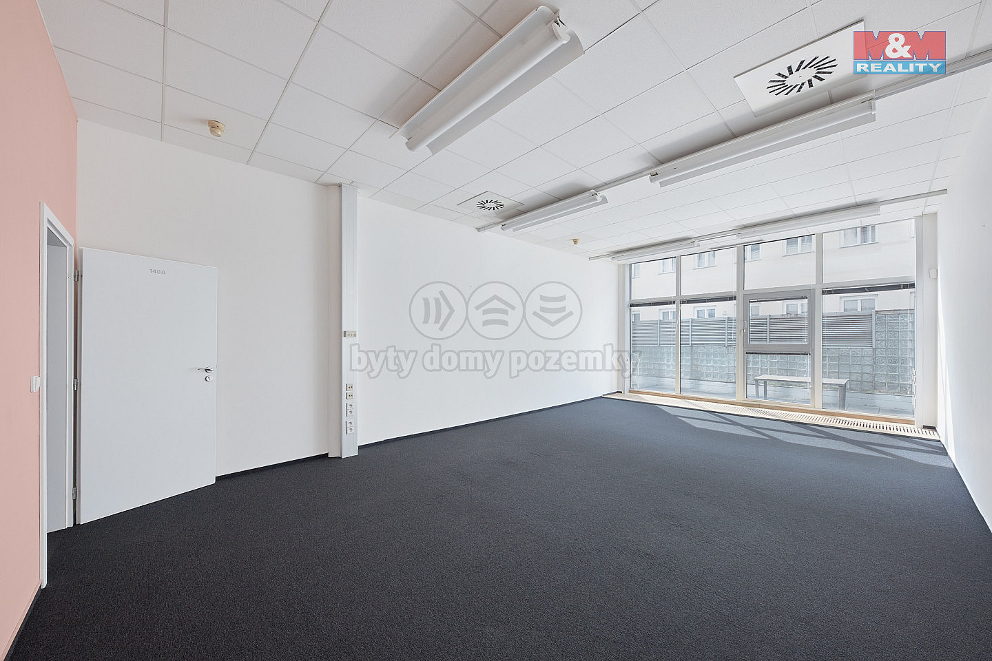 Pronájem kanceláře 300 m² — photo 3