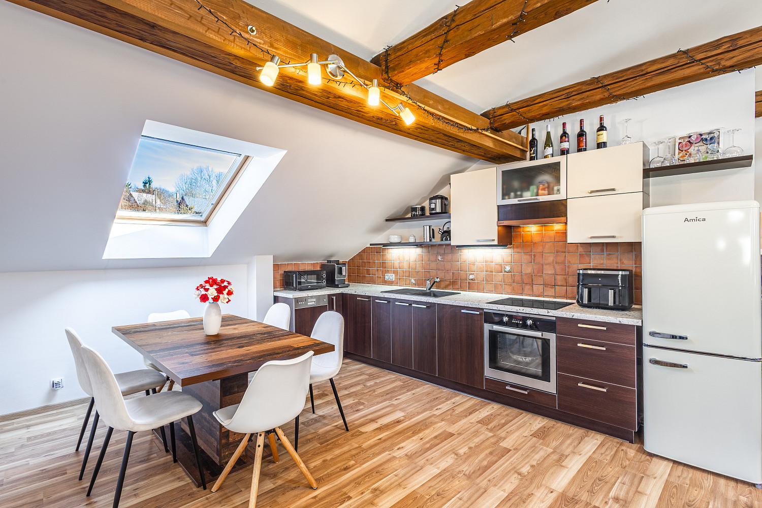 Prodej bytu 2+kk 83 m² – pohled 3