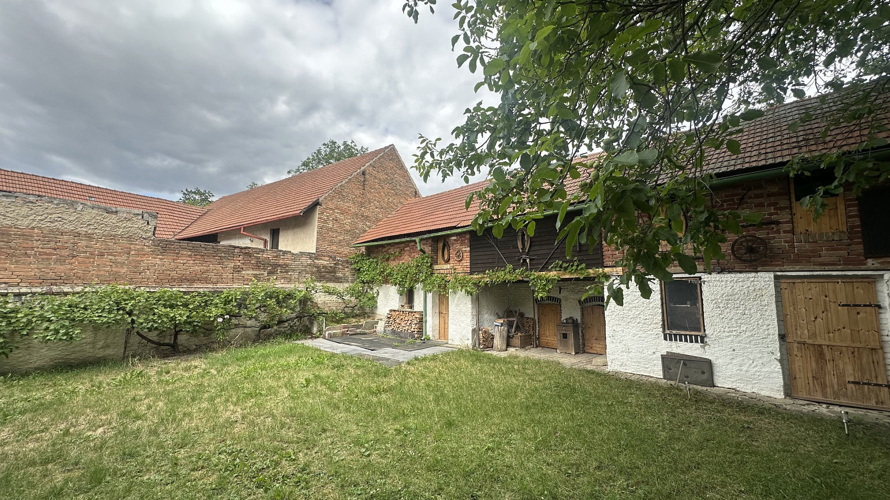 Prodej domu 250 m² s pozemkem 605 m² — photo 2