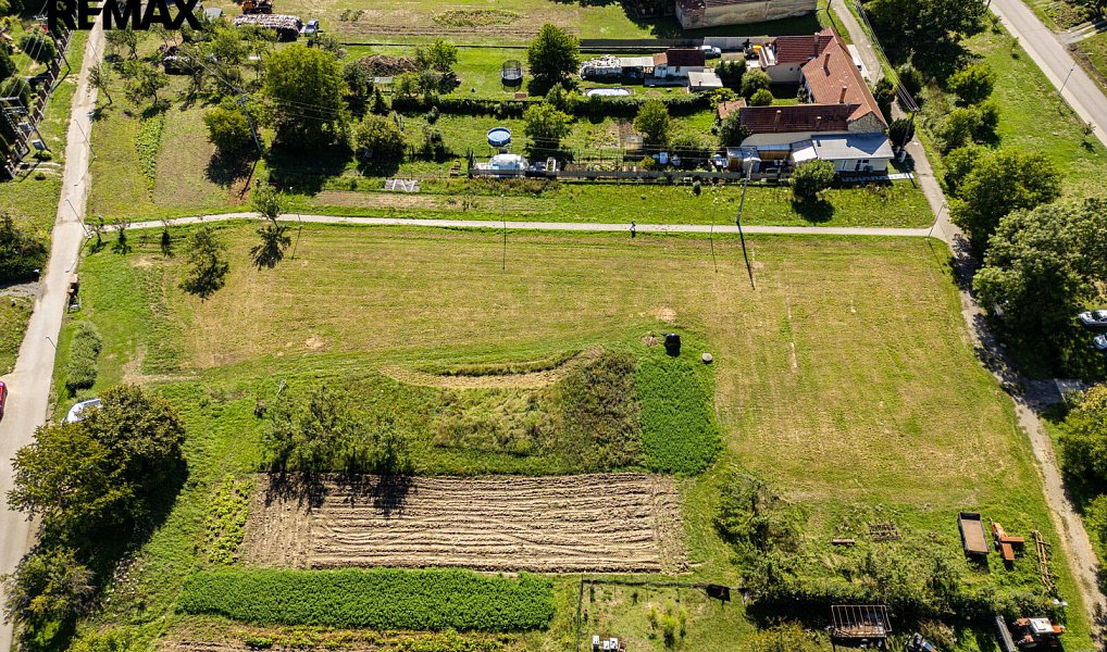 Prodej stavebního pozemku 2 330 m², Milešovice – náhled fotky 7