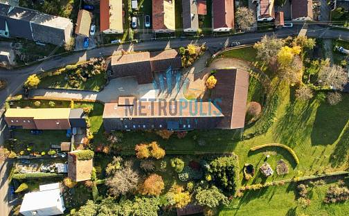 Prodej domu 450 m² s pozemkem 6 289 m², Lhotka, okres Beroun