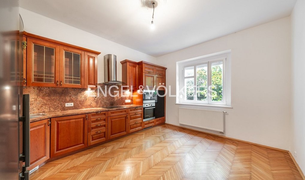 Pronájem domu 560 m² s pozemkem 700 m², Praha – náhled fotky 3