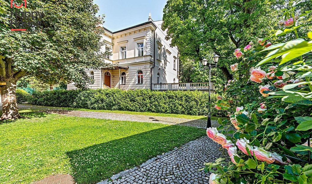 Pronájem domu 827 m² s pozemkem 8 770 m², Praha – náhled fotky 20