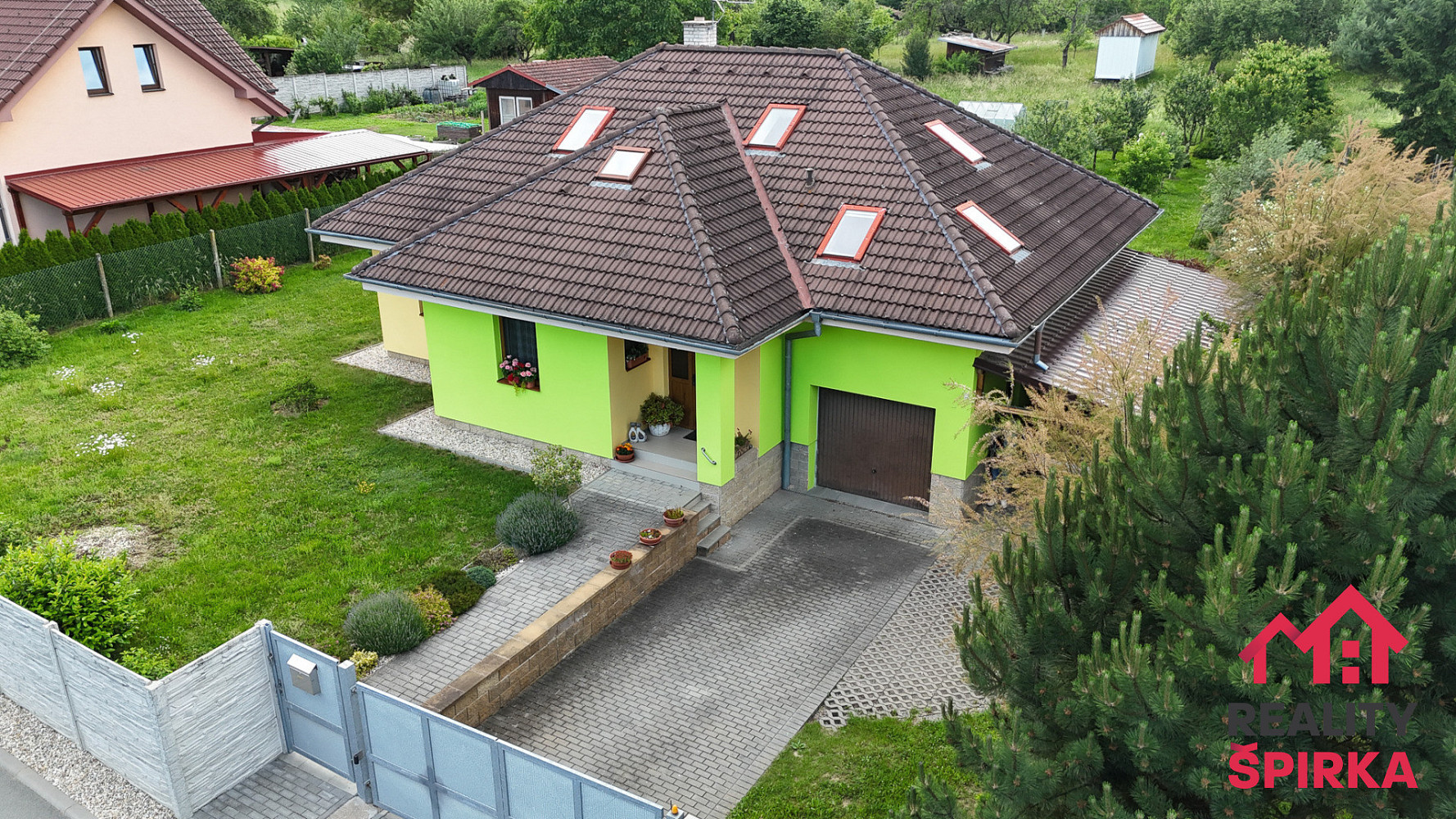 Prodej domu 195 m² s pozemkem 1 219 m² – fotografie 2