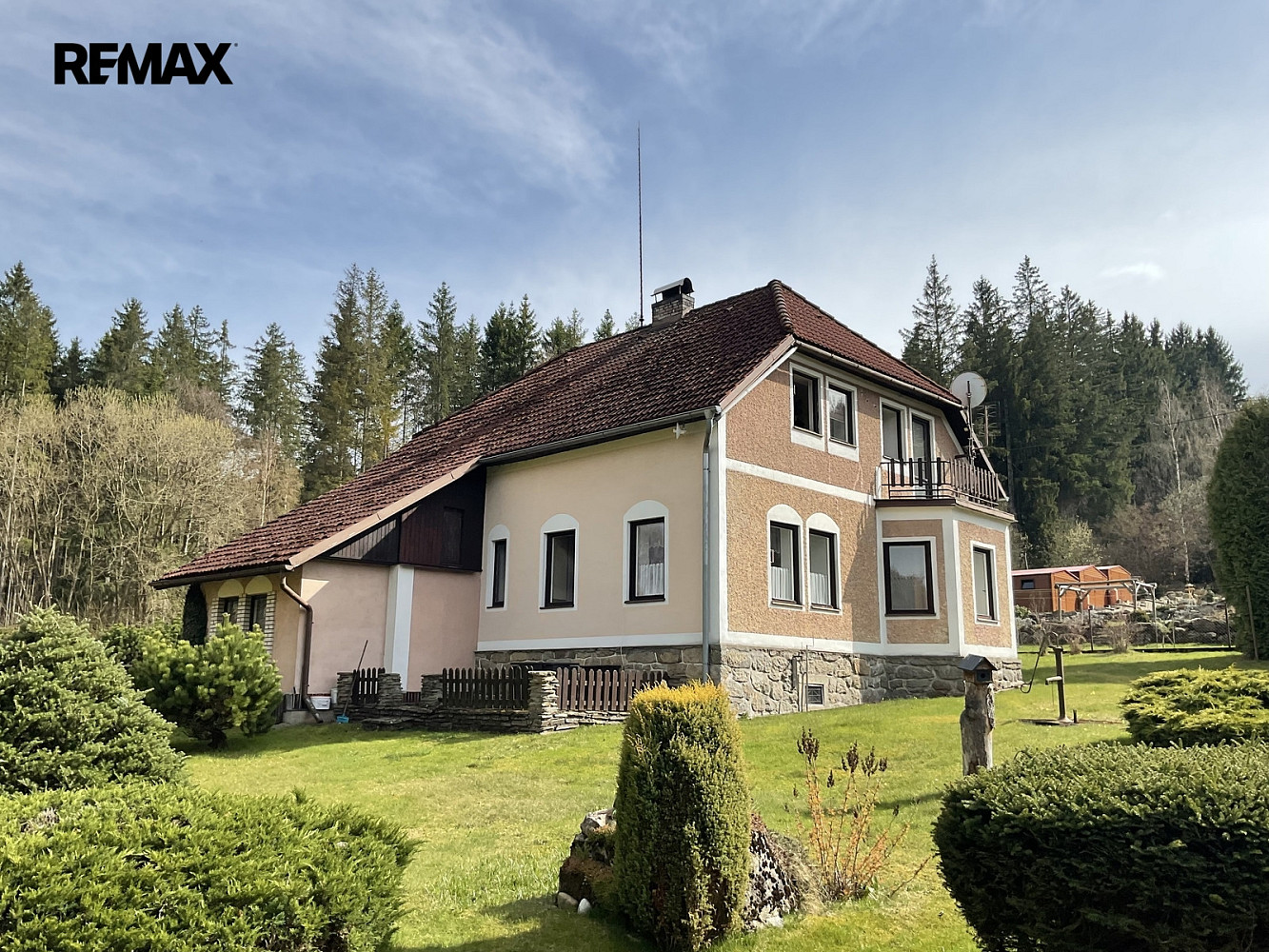 Prodej domu 199 m² s pozemkem 1 162 m²