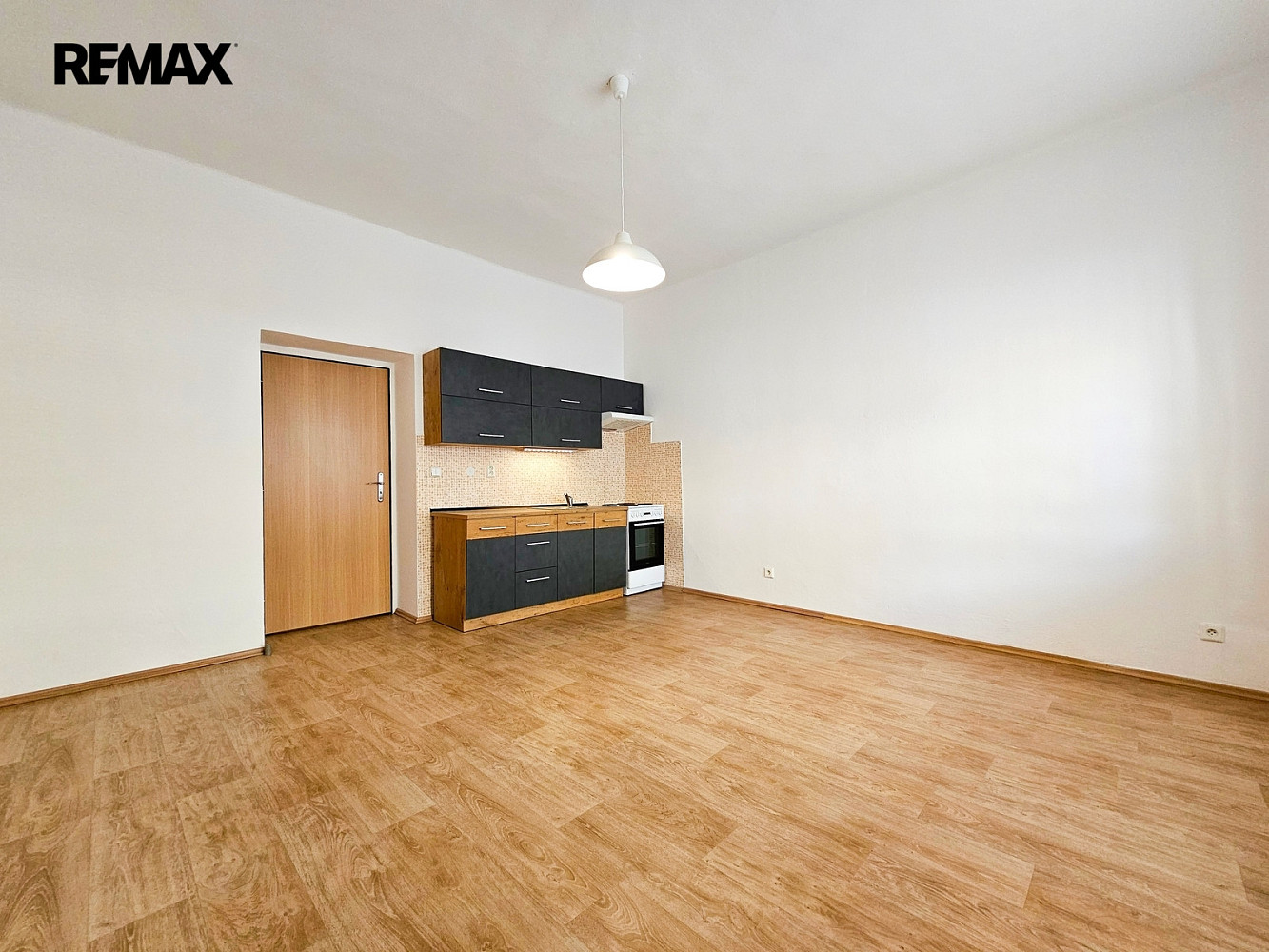 Pronájem bytu 2+kk 39 m² – fotografie 2