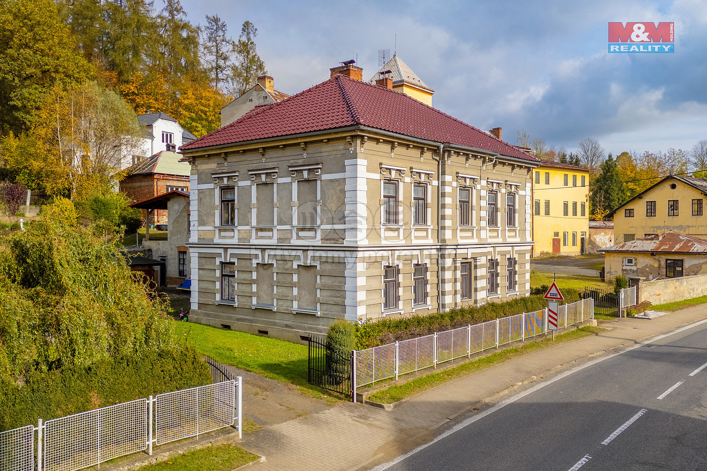 Prodej domu 276 m² s pozemkem 1 424 m²
