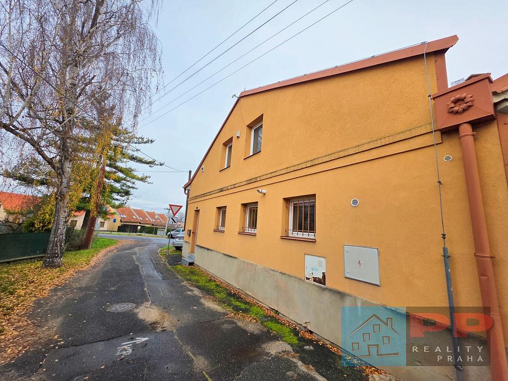 Prodej komerčního objektu (jiného typu) 90 m² — photo 3