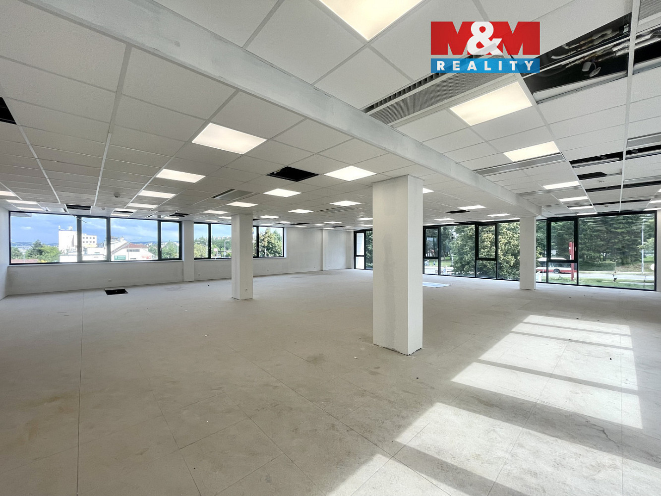 Pronájem obchodních prostor 274 m²