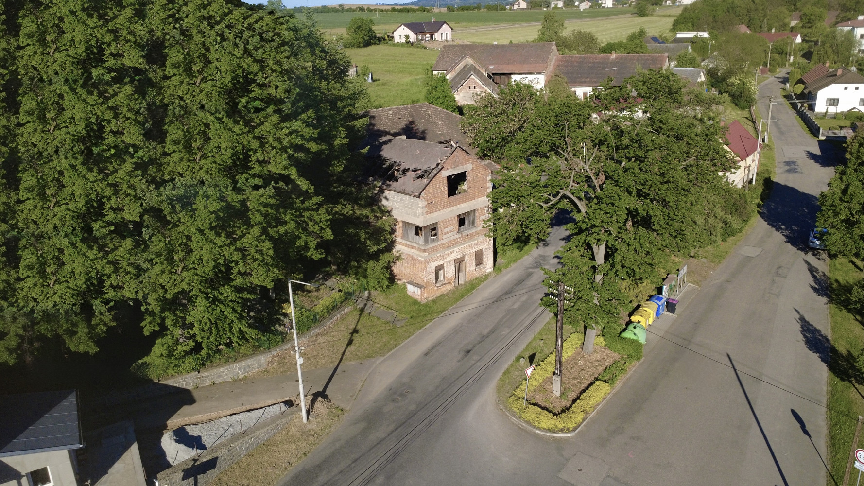 Prodej nájemního domu, činžáku 330 m² — photo 2