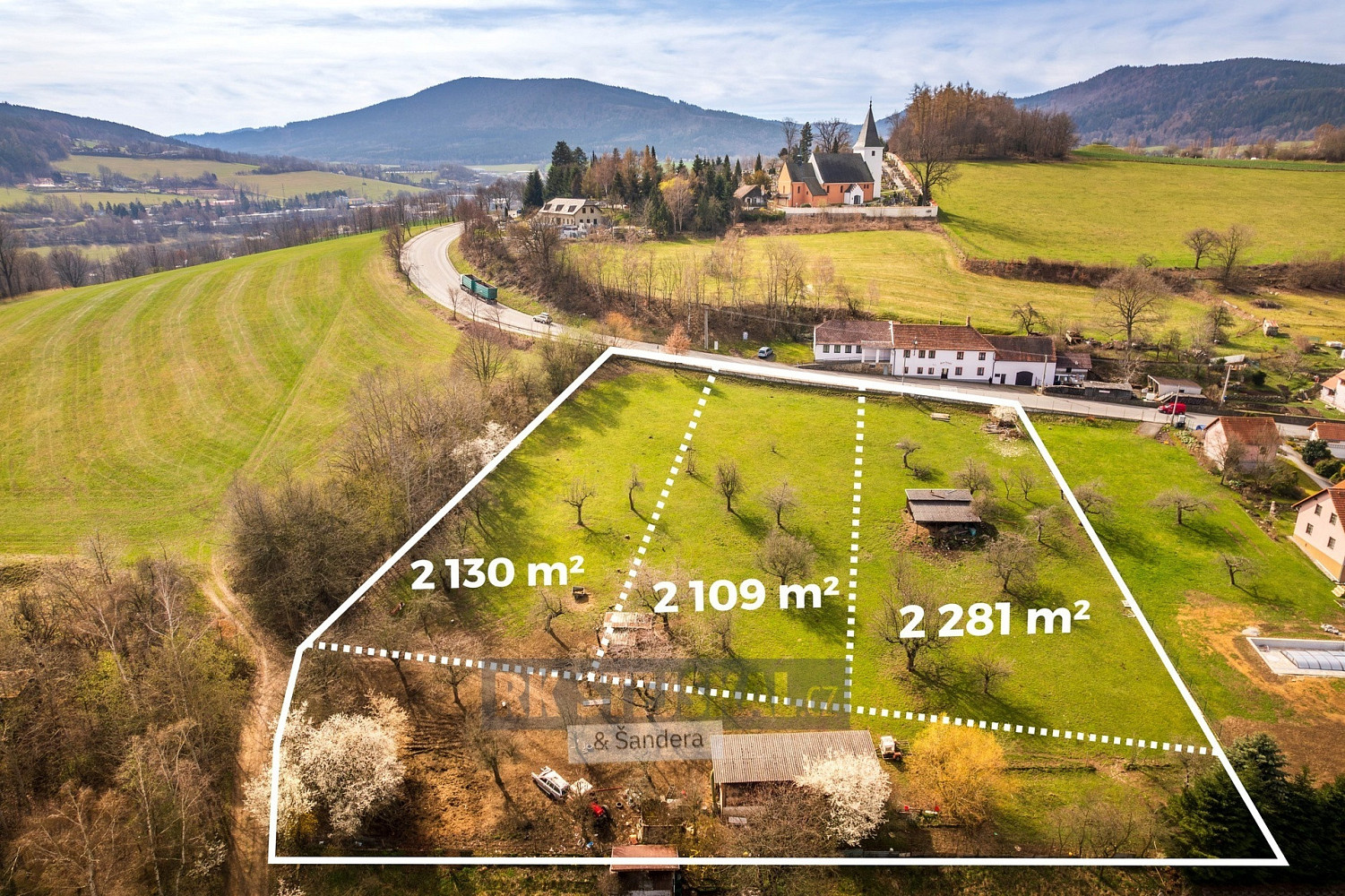 Prodej stavebního pozemku 2 109 m² – pohled 4