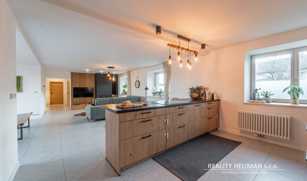 Prodej domu 260 m² s pozemkem 5 558 m², Košice – náhled fotky 3
