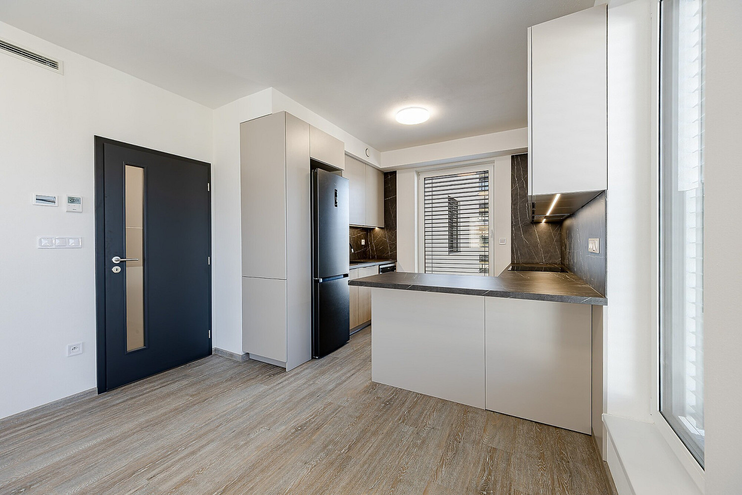 Pronájem bytu 2+kk 53 m² – fotografie 3