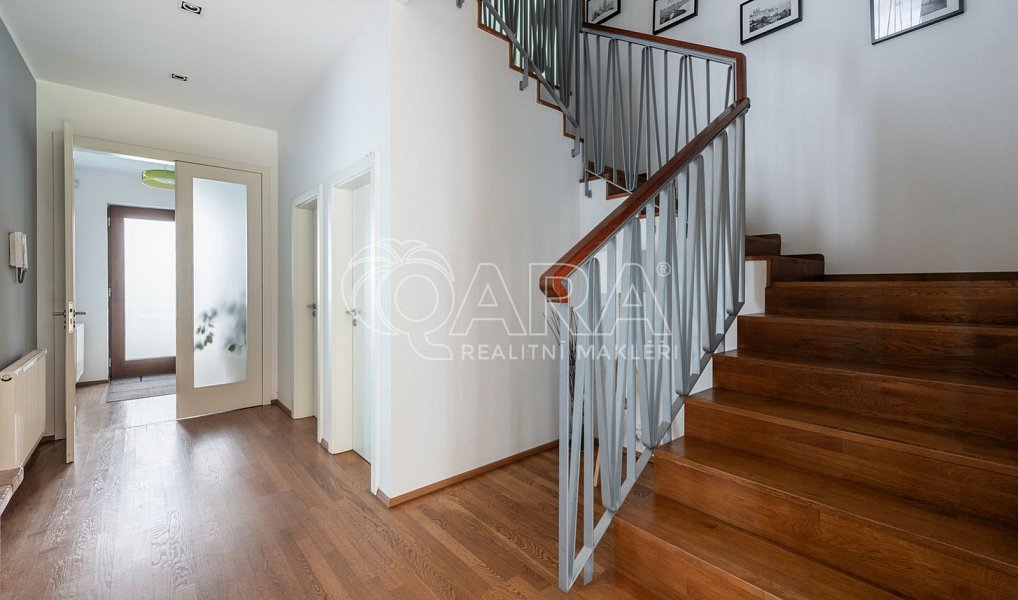 Prodej domu 285 m² s pozemkem 848 m², Statenice – náhled fotky 12