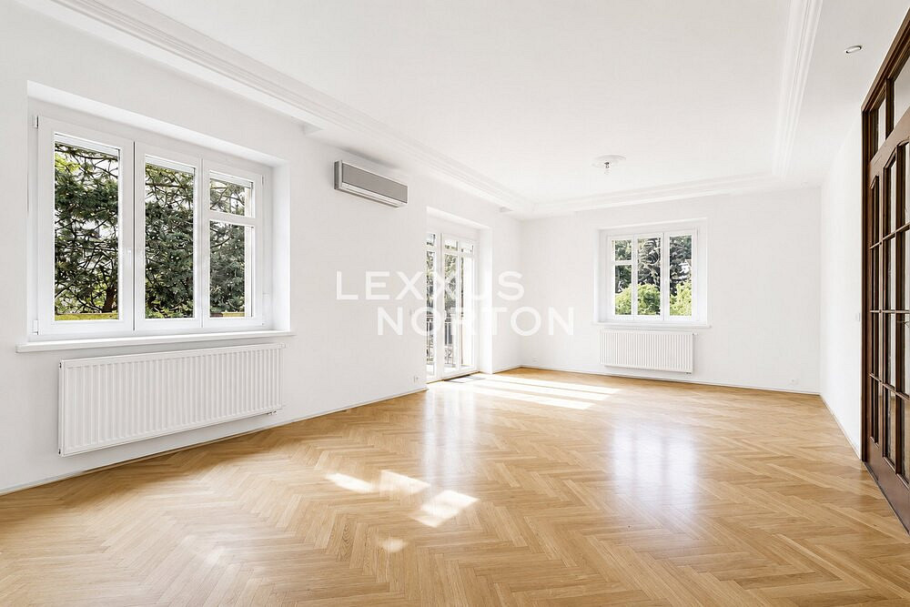 Pronájem domu 413 m² s pozemkem 688 m²