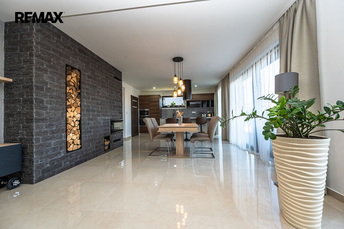 Prodej domu 224 m² s pozemkem 813 m²