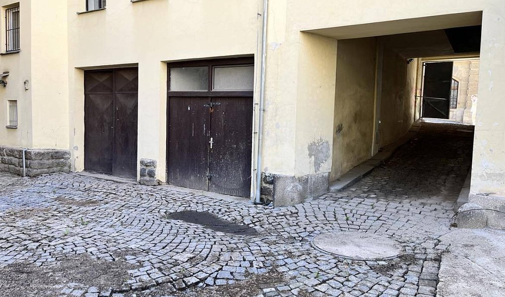 Prodej garáže v centru Liberce - vhodná na parkování i jako skladovací prostory, Liberec – náhled fotky 2