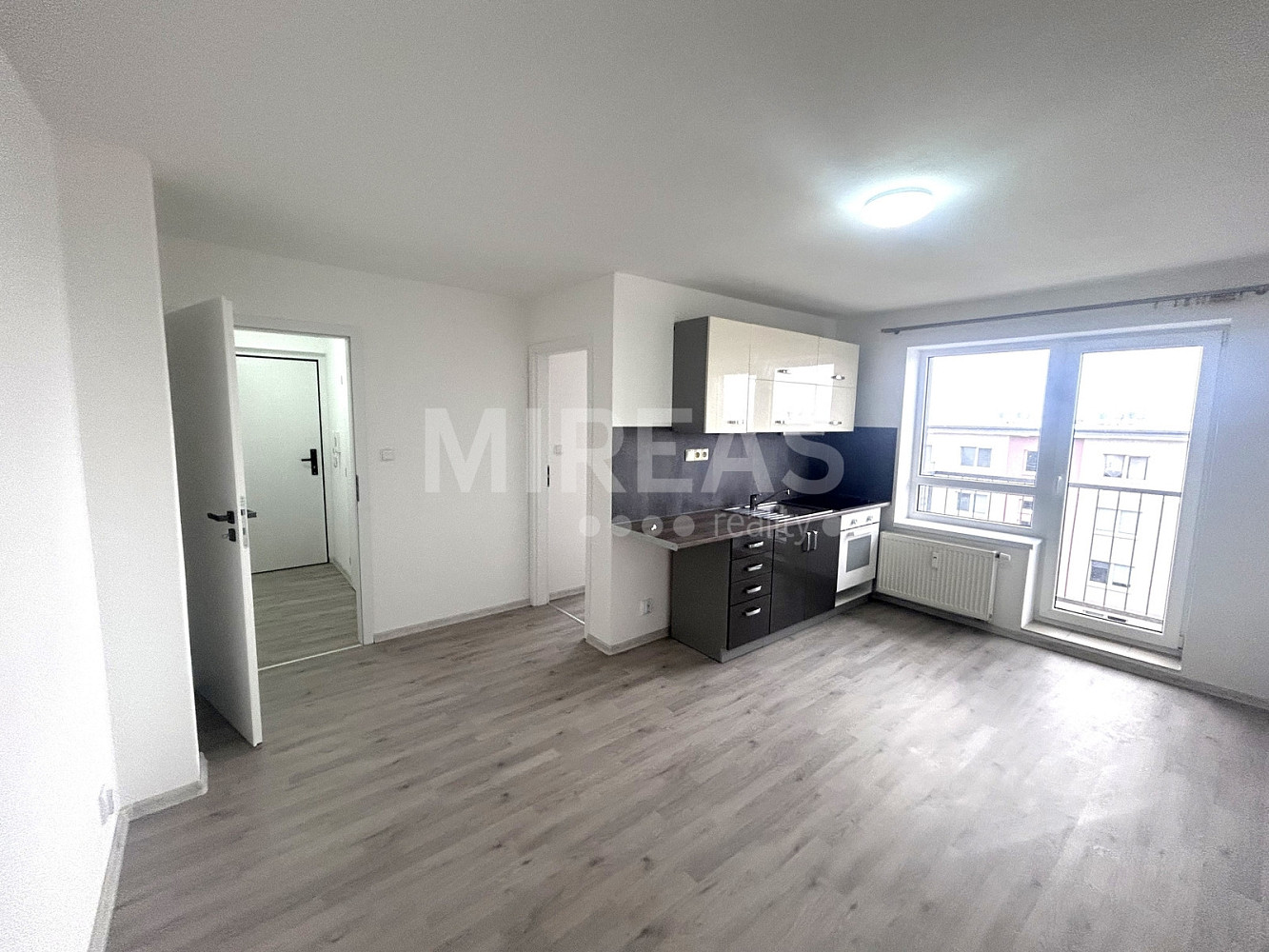 Pronájem bytu 2+kk 32 m² — photo 4