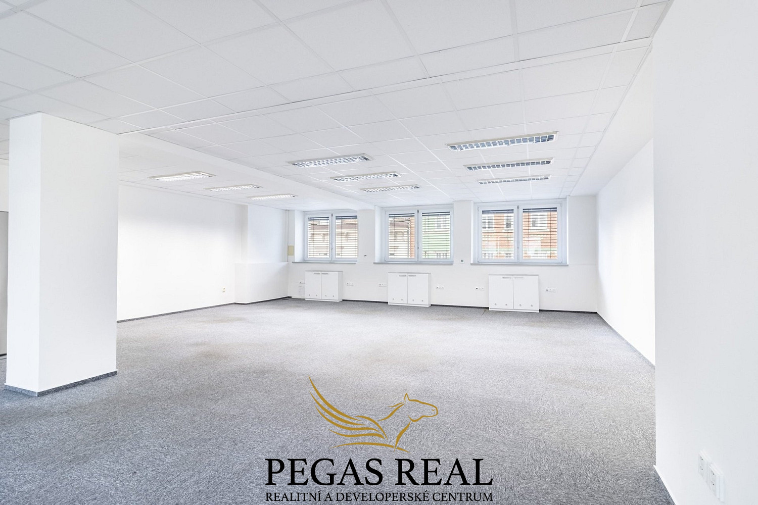 Pronájem kanceláře 187 m² – fotografie 2
