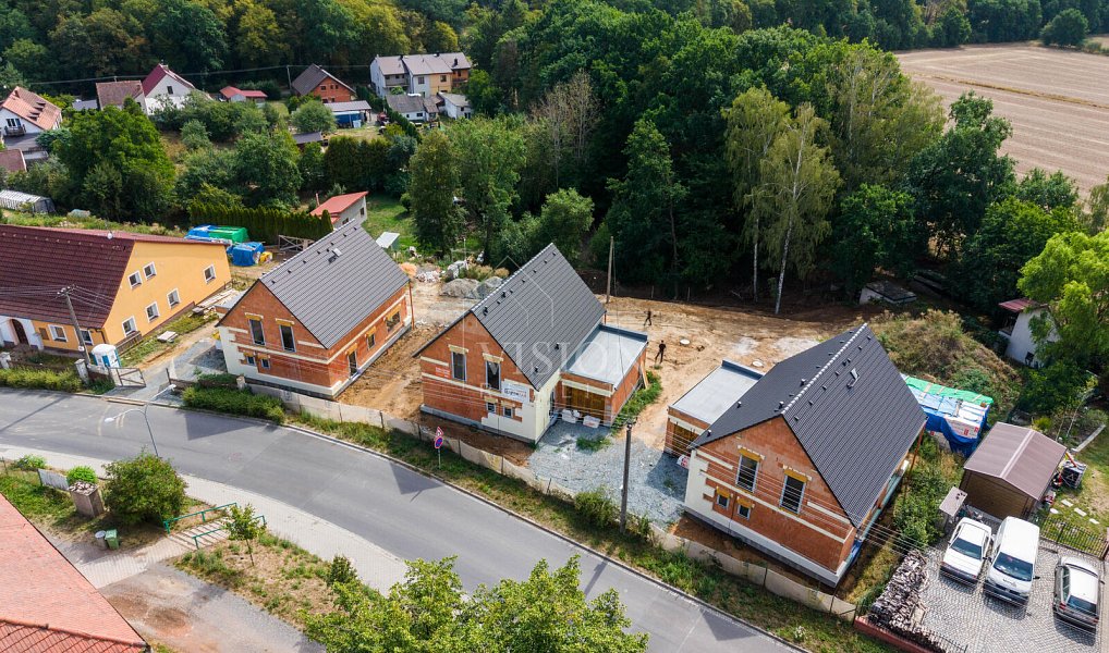 Prodej domu 152 m² s pozemkem 860 m², Dolní Lukavice – náhled fotky 2